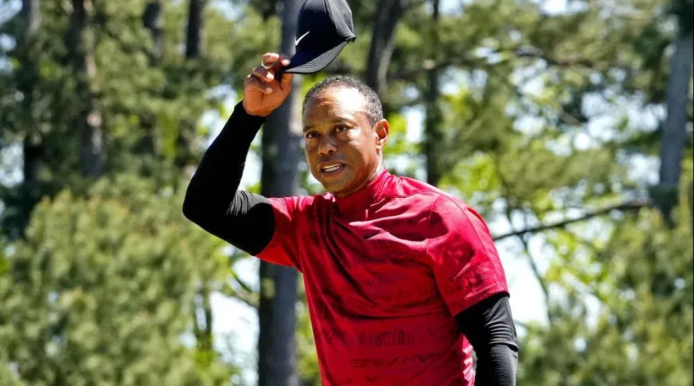 Dunia bersorak untuk yang tangguh - Tiger Woods kembali setelah 508 hari2